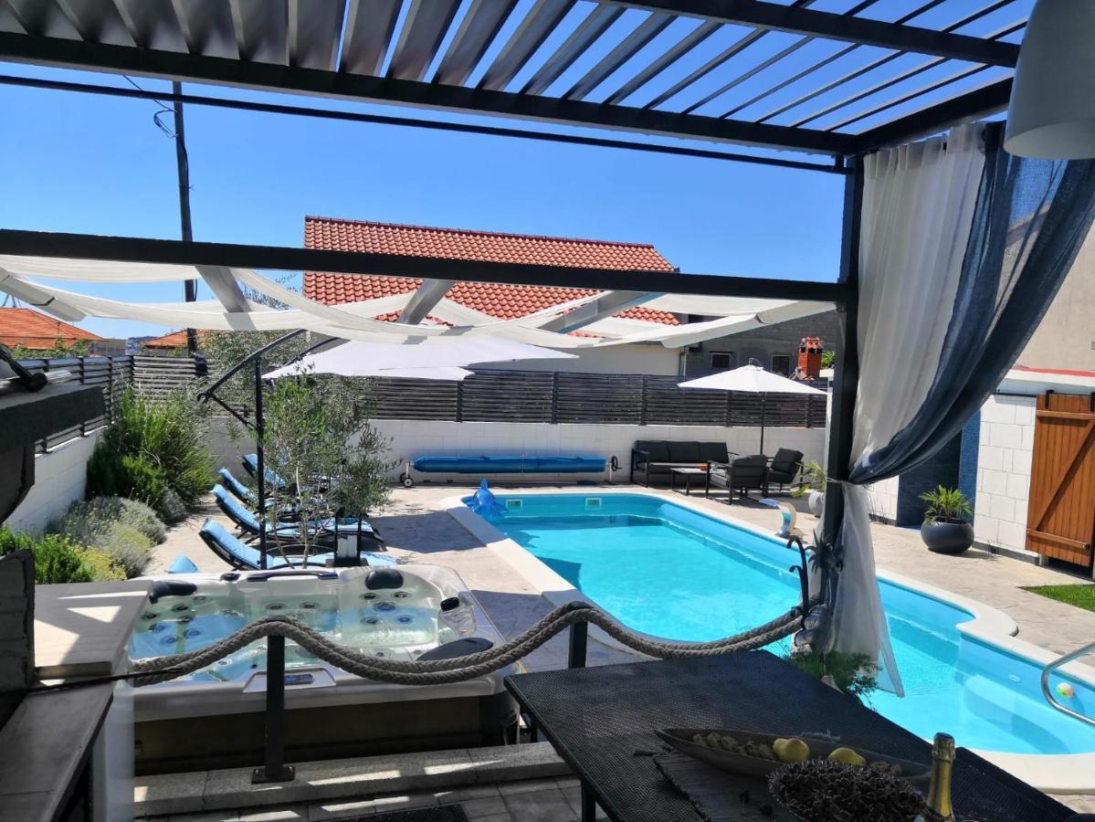 Deluxe Apartman Porto Traù Esterno foto