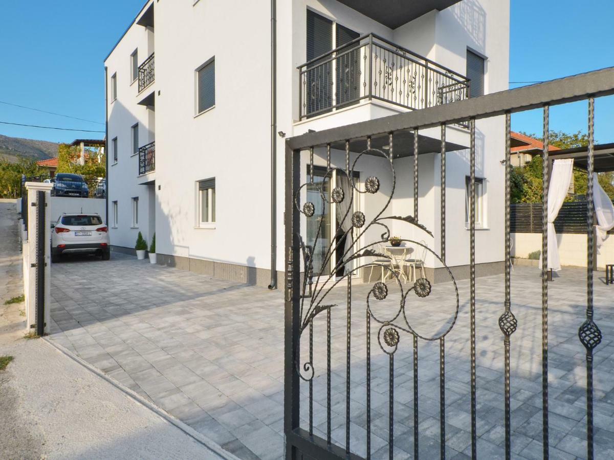 Deluxe Apartman Porto Traù Esterno foto