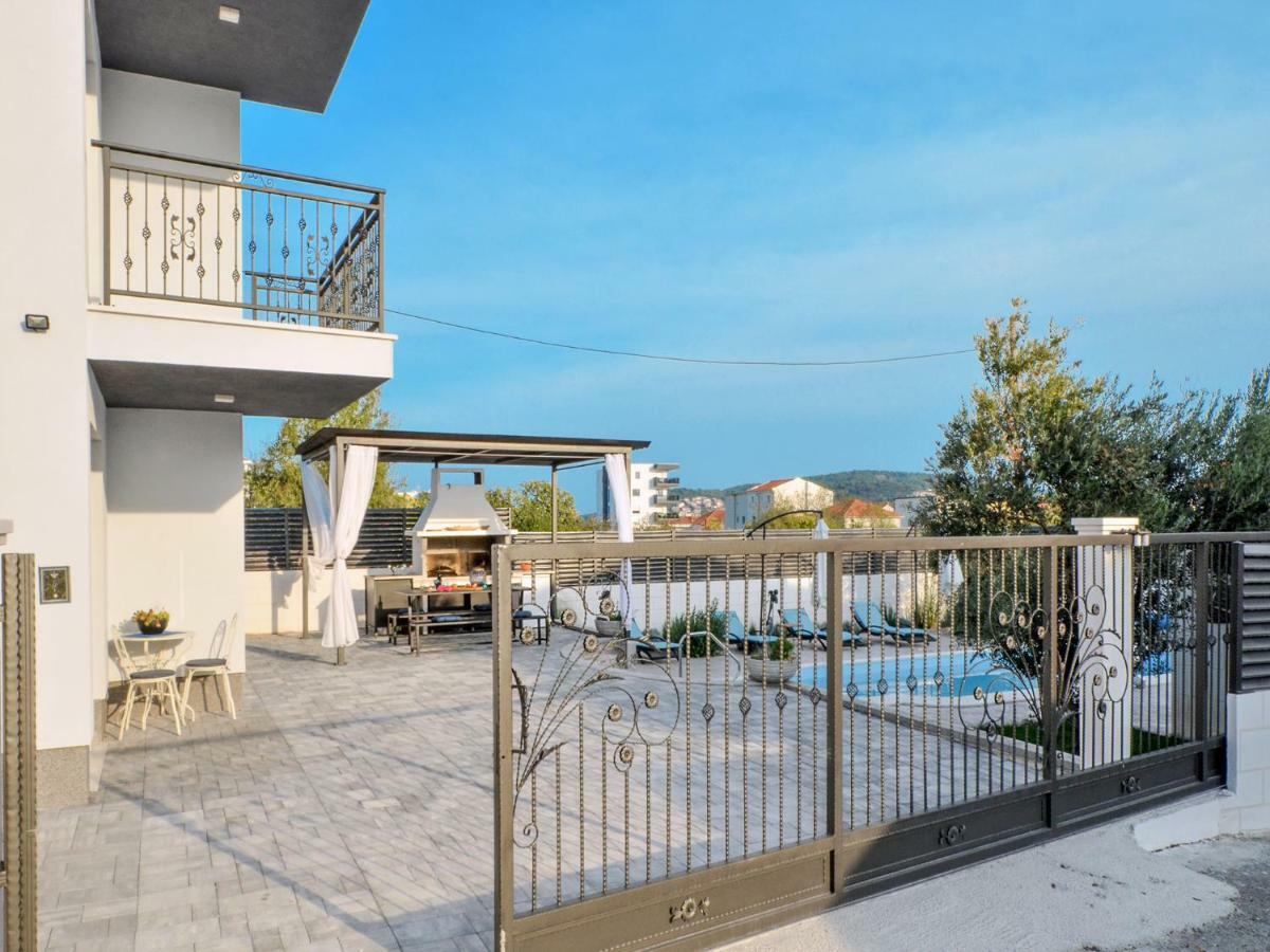 Deluxe Apartman Porto Traù Esterno foto