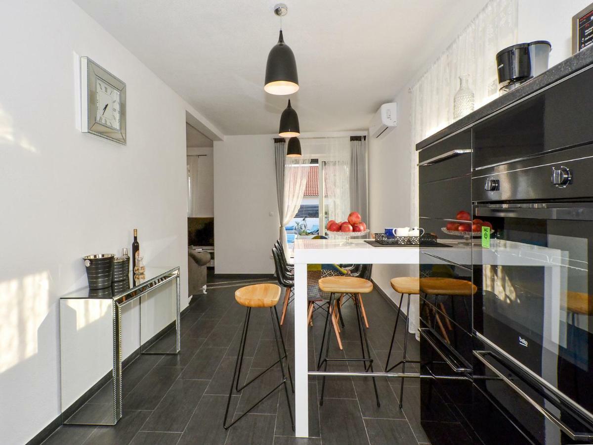 Deluxe Apartman Porto Traù Esterno foto